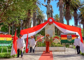 En el marco de la Ley 468, la Alcaldesa Nushenka Gaite y autoridades del Gobierno Autónomo Municipal de Tarija rindieron homenaje a la Independencia de Tarija de la corona española.