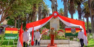 En el marco de la Ley 468, la Alcaldesa Nushenka Gaite y autoridades del Gobierno Autónomo Municipal de Tarija rindieron homenaje a la Independencia de Tarija de la corona española.