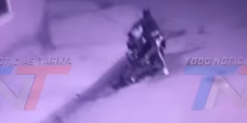 MOTOCICLETA FUE ABANDONADA EN LA MADRUGADA EN EL B. DEFENSORES DEL CHACO Y BUSCAN A SU PROPIETARIO