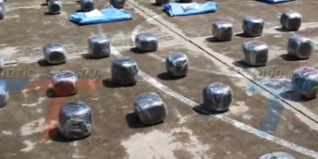 DEJAN ABANDONADA CAMIONETA CON MEDIA TOLENADA DE MARIHUANA EN TUCUMILLAS