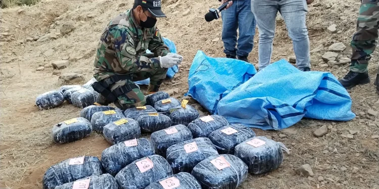 FELCN aprehende a dos mujeres e incauta cocaína en operativos carreteros