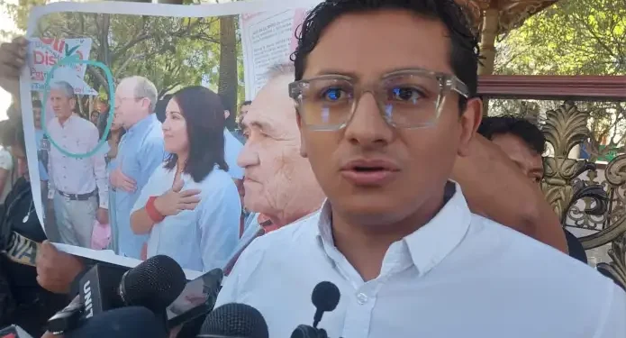 Buscan inhabilitación de Johnny Torres por “traicionero” del MNR, según Willy Gareca