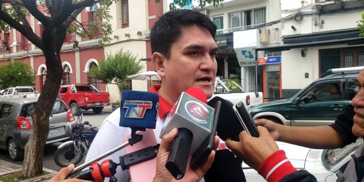 VOCERO DE ALIANZA PRIMERO TARIJA INFORMA VIAJE DE CANDIDATO JOHNNY TORRES A LA CIUDAD DE LA PAZ PARA PRESENTACION DE PAPELES TSE