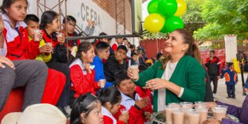 La Primera Dama del Departamento, Dra. Ruth Ponce, junto al SEDEGES, agasajó a niñas y niños de los centros de educación especial en celebración del Día del Niño, con bailes, chocolate y presentes, compartiendo momentos de alegría y afecto.