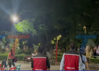 Alcaldía de Tarija renueva luminarias led del parque Bolívar