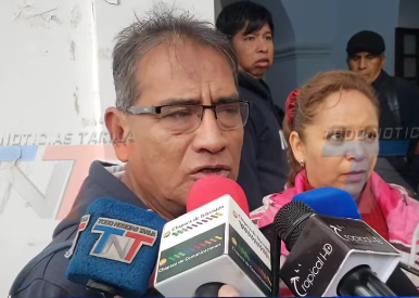 PERSONAS AFECTADAS POR MAL ESTADO DE COMBUSTIBLE BUSCAN SOLUCIONES EN PUERTAS DEL COMITE CÍVICO.