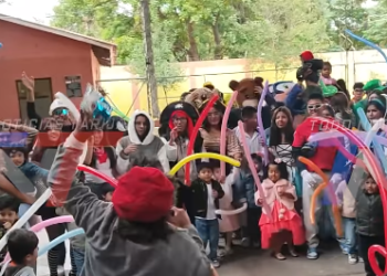 ESTUDIANTES DE LA PROMOCIÓN DEL COLEGIO BELGRANO REALIZAN FIESTA DE BIENVENIDA PARA NIÑOS DEL KÍNDER.
