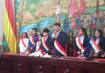POSESIÓN DE AUTORIDADES INFANTILES MUNICIPALES EN HOMENAJE AL DIA DEL NIÑO BOLIVIANO.