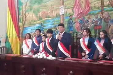 POSESIÓN DE AUTORIDADES INFANTILES MUNICIPALES EN HOMENAJE AL DIA DEL NIÑO BOLIVIANO.