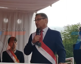 El Gobernador del departamento de Tarija, Lic. Oscar Montes Barzón, junto a autoridades departamentales y locales, rindió homenaje a los 209 años de la Batalla de La Tablada