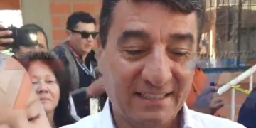 ALCALDE LLEGA A EMITIR SU VOTO A SU RECINTO EN ESTE DIA DE BALOTAJE