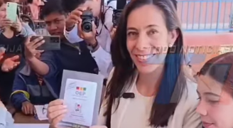 MARÍA RENÉ CANDIDATA A GOBERNADORA LLEGA A EMITIR SU VOTO A SU RECINTO ELECTORAL