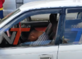 CONDUCTOR FUE ENCONTRADO EN PRESUNTO ESTADO DE EBRIEDAD DORMIDO EN SU VEHÍCULO.