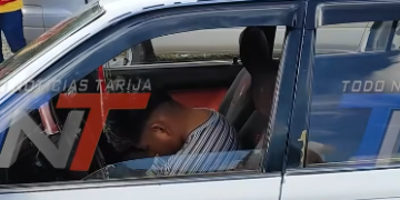 CONDUCTOR FUE ENCONTRADO EN PRESUNTO ESTADO DE EBRIEDAD DORMIDO EN SU VEHÍCULO.