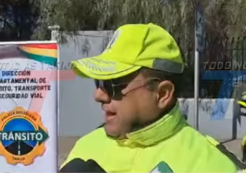 TRÁNSITO REALIZA OPERATIVOS DE CONCIENTIZACIÓN SOBRE EL USO DE CASCO A MOTOCICLISTAS
