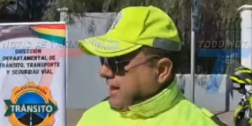 TRÁNSITO REALIZA OPERATIVOS DE CONCIENTIZACIÓN SOBRE EL USO DE CASCO A MOTOCICLISTAS