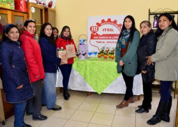 La Lic. Marbel Castro Zuruguay, Secretaria de Desarrollo Humano, realizó una visita al Instituto Tecnológico San Ignacio de Loyola, donde valoró el trabajo en iniciativas productivas y el impulso al emprendedurismo estudiantil.