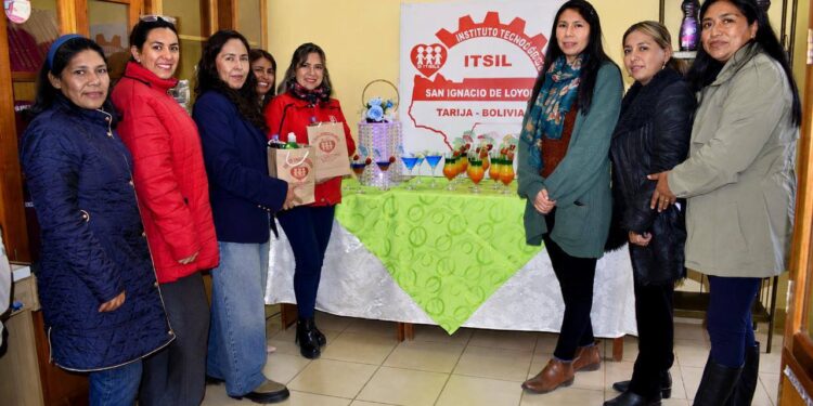 La Lic. Marbel Castro Zuruguay, Secretaria de Desarrollo Humano, realizó una visita al Instituto Tecnológico San Ignacio de Loyola, donde valoró el trabajo en iniciativas productivas y el impulso al emprendedurismo estudiantil.