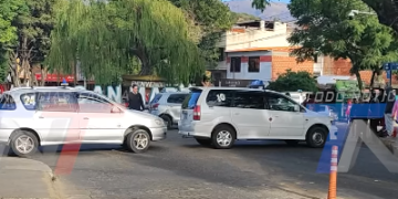 BLOQUEOS EN DIFERENTES PUNTOS DE LA CIUDAD DIFICULTAN LA CIRCULACIÓN Y AFECTAN EL TRASLADO DE LA POBLACIÓN A SUS FUENTES LABORALES.