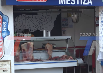 CARNICEROS INDICAN QUE EL PRECIO DE LA CARNE SE MANTIENE ENTRE 68 Y 72 BOLIVIANOS EL KILO Y PIDEN AL GOBIERNO REGULAR LAS EXPORTACIONES PARA GARANTIZAR UN PRECIO JUSTO EN EL PAÍS.