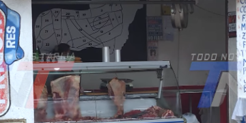 CARNICEROS INDICAN QUE EL PRECIO DE LA CARNE SE MANTIENE ENTRE 68 Y 72 BOLIVIANOS EL KILO Y PIDEN AL GOBIERNO REGULAR LAS EXPORTACIONES PARA GARANTIZAR UN PRECIO JUSTO EN EL PAÍS.