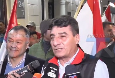 Con un mensaje de unidad y dialogo Alcalde de Tarija participa de la marcha por la democracia