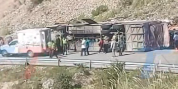 CA0S, GRITOS Y ANGUSTIA: ASÍ DESCRIBE UN CIUDADANO EL LUGAR DEL ACCIDENTE. ASEGURA QUE LA FLOTA SE DESPLAZABA A ALTA VELOCIDAD, LO QUE HABRÍA PROVOCADO LA TRAGEDIA.