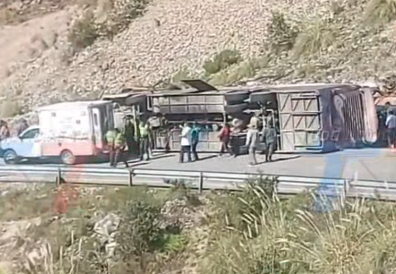 CA0S, GRITOS Y ANGUSTIA: ASÍ DESCRIBE UN CIUDADANO EL LUGAR DEL ACCIDENTE. ASEGURA QUE LA FLOTA SE DESPLAZABA A ALTA VELOCIDAD, LO QUE HABRÍA PROVOCADO LA TRAGEDIA.