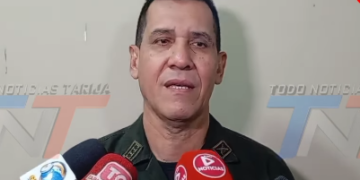 EN SAN LORENZO ENCUENTRAN VEHÍCULO CON UNIFORMES POLICIALES. EL MISMO YA FUE RETENIDO ANTERIORMENTE POR SU USO EN DELITOS. AUTORIDADES POLICIALES PIDEN INVESTIGACIÓN CONTRA FUNCIONARIOS JUDICIALES