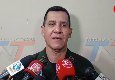 EN SAN LORENZO ENCUENTRAN VEHÍCULO CON UNIFORMES POLICIALES. EL MISMO YA FUE RETENIDO ANTERIORMENTE POR SU USO EN DELITOS. AUTORIDADES POLICIALES PIDEN INVESTIGACIÓN CONTRA FUNCIONARIOS JUDICIALES