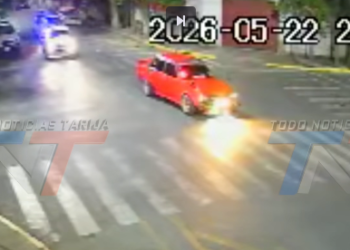 DAN LIBERTAD DOMICILIARIA AL CONDUCTOR QUE PROTAGONIZÓ EL HECHO DE TRÁNSITO CON UNA MOTOCICLETA EN LA QUE SE TRASLADABAN DOS POLICÍAS EN SERVICIO, QUIENES RESULTARON HERIDOS.