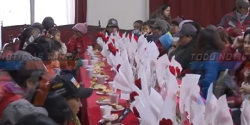 Alcalde de Tarija comparte un desayuno con las mamás que trabajan en EMAT, resaltando la sacrificada labor que desempeñan en beneficio de la población