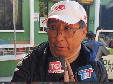 HOMBRE DENUNCIÓ QUE UN POLICÍA CHOCÓ SU VEHÍCULO Y NO QUISO PAGAR LOS GASTOS DE REPARACIÓN. LLEGÓ AL COMANDO POLICIAL PARA EXIGIR JUSTICIA.