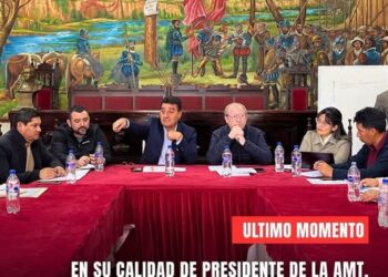 En su calidad de presidente de la Asociación de Municipios de Tarija (AMT), el alcalde Johnny Torres Terzo lideró una reunión de coordinación junto al viceministro de Autonomías, Adrián Oliva.