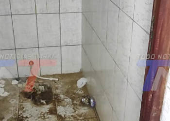 DENUNCIAN QUE DELINCUENTES DESMANTELARON BAÑOS Y ROBARON EL CABLEADO DE LOS GALPONES DEL CAMPO FERIAL EL CONSTRUCTOR.