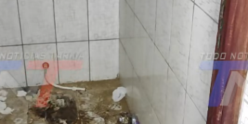 DENUNCIAN QUE DELINCUENTES DESMANTELARON BAÑOS Y ROBARON EL CABLEADO DE LOS GALPONES DEL CAMPO FERIAL EL CONSTRUCTOR.