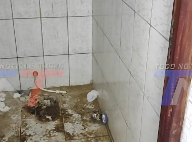 DENUNCIAN QUE DELINCUENTES DESMANTELARON BAÑOS Y ROBARON EL CABLEADO DE LOS GALPONES DEL CAMPO FERIAL EL CONSTRUCTOR.