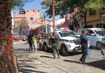 DELINCUENTE FUE SORPRENDIDO Y CAPTURADO POR SUS PROPIAS VÍCTIMAS MIENTRAS ROBABA SUS PERTENENCIAS. TRAS UNA INTENSA PERSECUCIÓN, EL SOSPECHOSO SE REFUGIÓ EN UN DOMICILIO.
