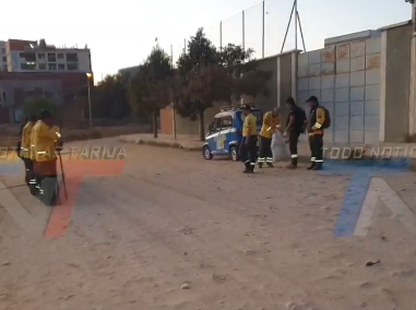 BOMBEROS VOLUNTARIOS GUARDIANES DE SAMA REALIZAN MANTENIMIENTO Y PRESERVACIÓN DE UN BOSQUE DE BOLSILLO AL FRENTE DEL COL SANTA ANA