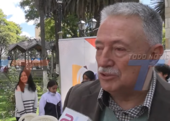 En reemplazo de vasos desechables para el desayuno escolar Alcaldía entrega tazas de cerámica a 14 Unidades Educativas para el cuidado del medio ambiente.