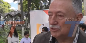 En reemplazo de vasos desechables para el desayuno escolar Alcaldía entrega tazas de cerámica a 14 Unidades Educativas para el cuidado del medio ambiente.