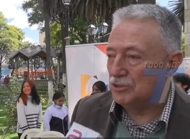 En reemplazo de vasos desechables para el desayuno escolar Alcaldía entrega tazas de cerámica a 14 Unidades Educativas para el cuidado del medio ambiente.