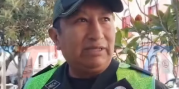 SE REALIZA EL COLOCADO DE GRAMPAS EN VEHÍCULOS QUE SE ESTACIONAN EN LUGARES PROHIBIDOS; LA MULTA ES DE 70 BS, SEGÚN NORMATIVAS DE TRÁNSITO.