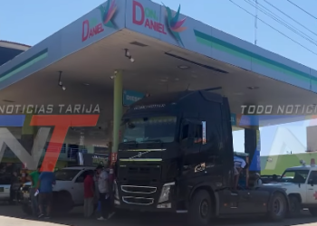 DESVÍOS DEL TRANSPORTE POR LOS BLOQUEOS HABRÍAN INCREMENTADO LA DEMANDA DE DIÉSEL EN TARIJA.