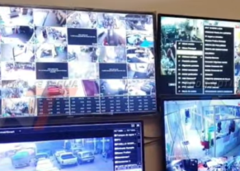 CERCAT COLABORA CON LA FELCC ENTREGANDO IMÁGENES DE LAS CÁMARAS DE SEGURIDAD PARA ESCLARECER EL CASO DEL CIUDADANO VENEZOLANO QUE PERDIÓ LA VIDA TRAS SER APUÑALADO. SIN EMBARGO, LAS CÁMARAS NO ALCANZAN A REGISTRAR EL LUGAR EXACTO EN AFUERAS DONDE OCURRIÓ EL HECHO