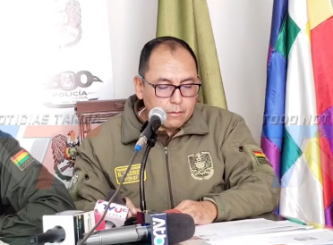 TRES PERSONAS FUERON APREHENDIDAS TRAS EL HALLAZGO DE UN ARMA DE AIRE COMPRIMIDO, EQUIPOS DE COMUNICACIÓN, RADIOS Y PRENDAS DE TIPO MILITAR EN LA REQUISA DE UN VEHÍCULO.