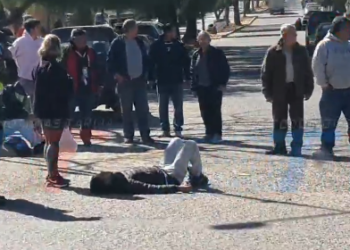 ACCIDENTE DE TRANSITO VEHÍCULO CHOCA CONTRA UNA MOTOCICLETA, DEJA EL SALDO DE 2 HERIDOS