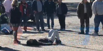 ACCIDENTE DE TRANSITO VEHÍCULO CHOCA CONTRA UNA MOTOCICLETA, DEJA EL SALDO DE 2 HERIDOS