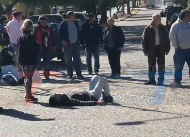 ACCIDENTE DE TRANSITO VEHÍCULO CHOCA CONTRA UNA MOTOCICLETA, DEJA EL SALDO DE 2 HERIDOS
