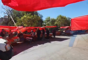 INTENDENCIA NOTIFICA A LOS VENDEDORES QUE ESTÁN EN LA CALLE EN AFUERAS DEL MERCADO EL DORADO.